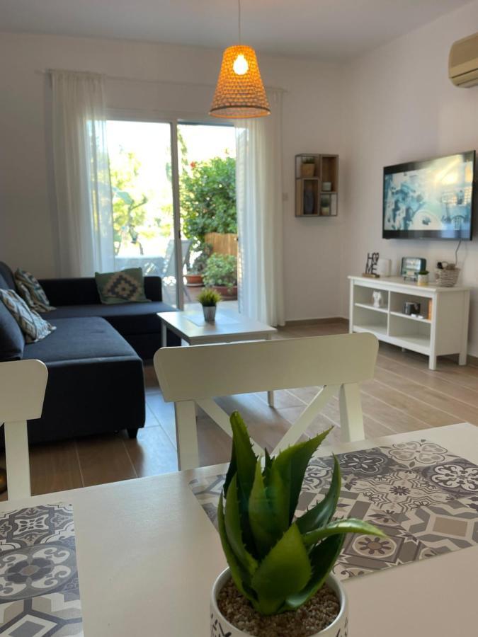Rachel Suite By The Pool Paphos Bagian luar foto
